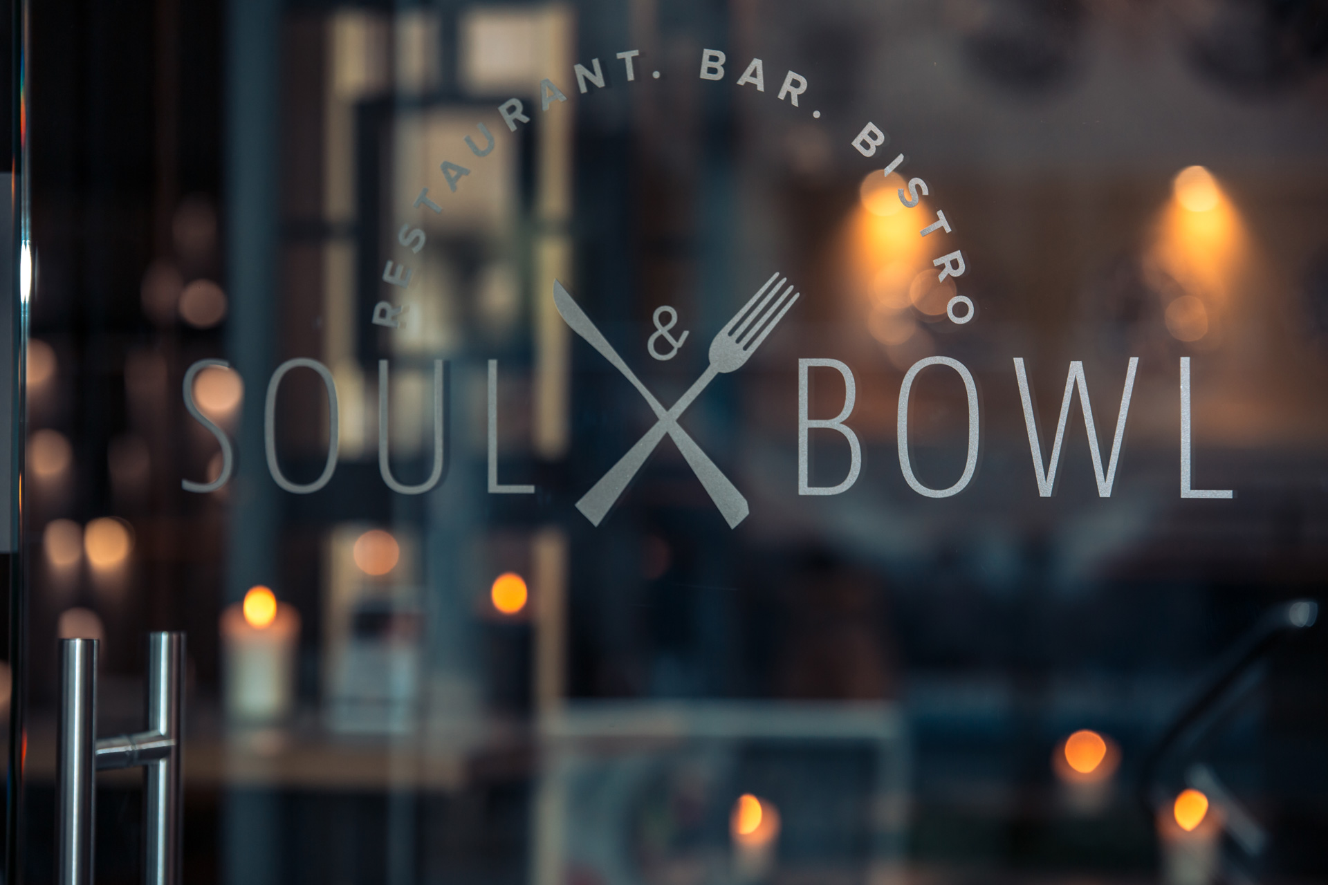Fensteransicht mit Soul & Bowl Schriftzug